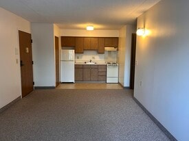 Building Photo - 130 Walnut St