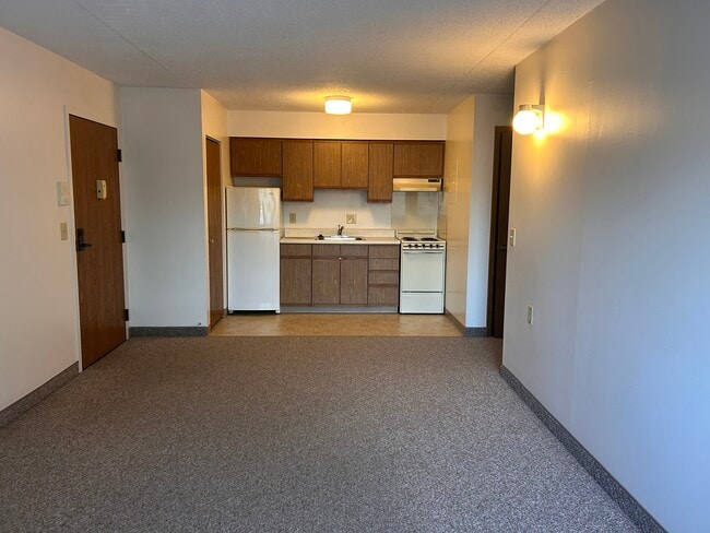 Building Photo - 130 Walnut St