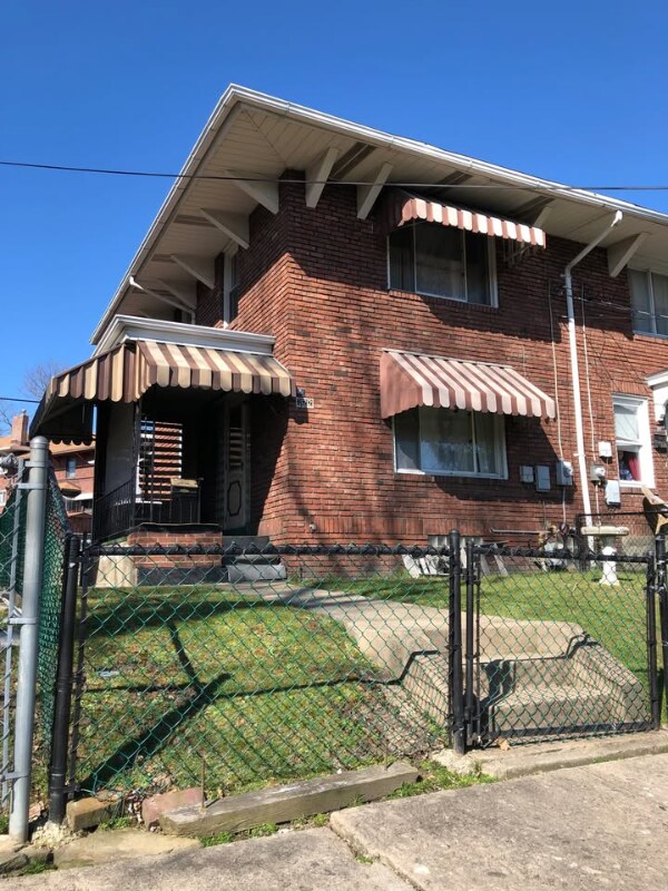 Building Photo - 322 New York Ave