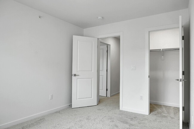 Building Photo - $2,350- 3 Bed 2.5 Bath Townhome in CO Spri...