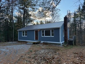 Building Photo - Renovated 3 Bed 2 Bath Single Family Home ...