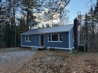 Building Photo - Renovated 3 Bed 2 Bath Single Family Home ...