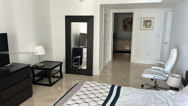 Building Photo - 1830 S Ocean Dr