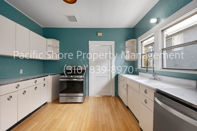 Building Photo - Russell Apartments