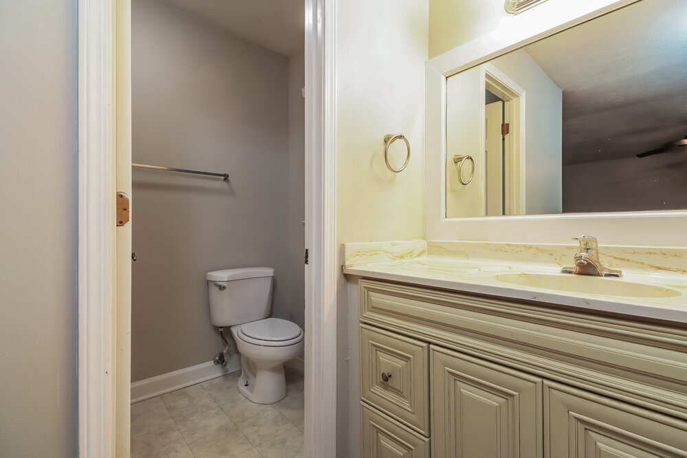 Building Photo - 564 Clubhouse Dr SE