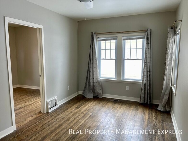 Building Photo - Cozy 2 Bedroom 1 Bathroom Home