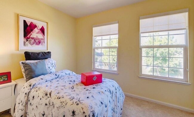 Building Photo - 1279 Hyacinth Ct