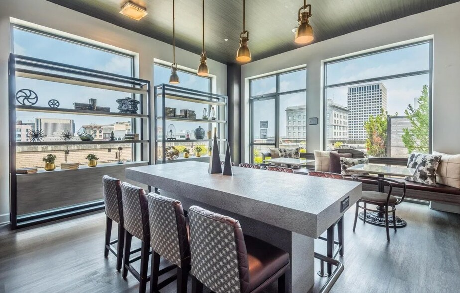 Rooftop Lounge - 51 N High St