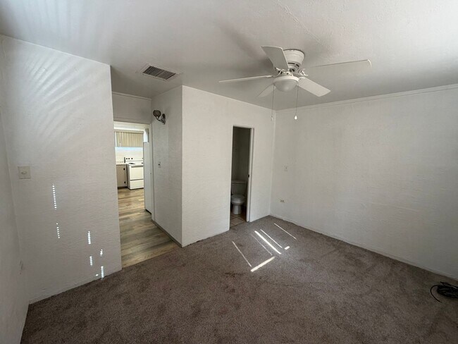 Building Photo - 2 Bed 2 Bath Home