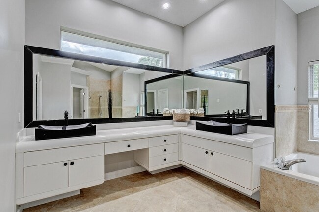 Building Photo - 139 Brookhaven Ct