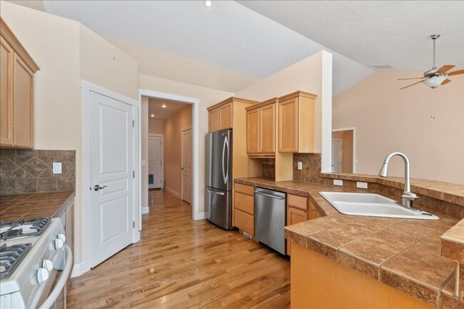 Building Photo - 3 Bedroom 3 Bathroom Home in Desirable Eag...