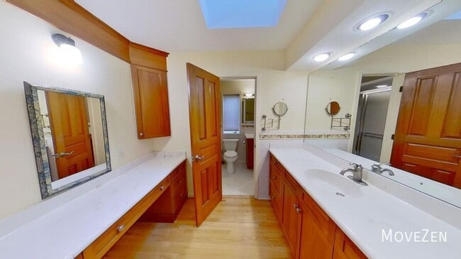 Building Photo - 2323 Ridgefield Dr