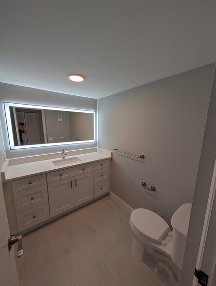 Guest bath - 3462 NE Causeway Blvd