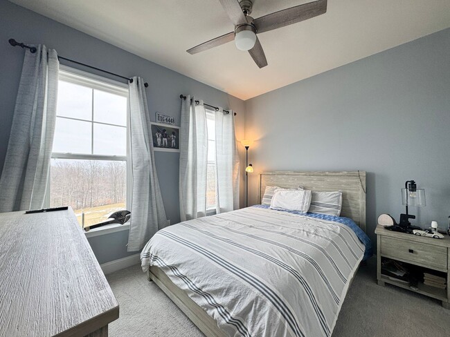 Building Photo - Fantastic 4 Bed 3.5 Bath End Unit Townhome In Potomac Shores Town Center