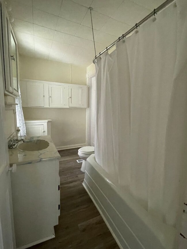 Building Photo - Village of Black River 4 /5 Bedroom Home w...