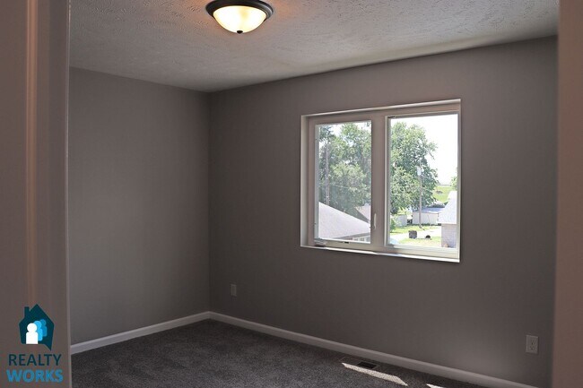 Building Photo - 805 Charleston St