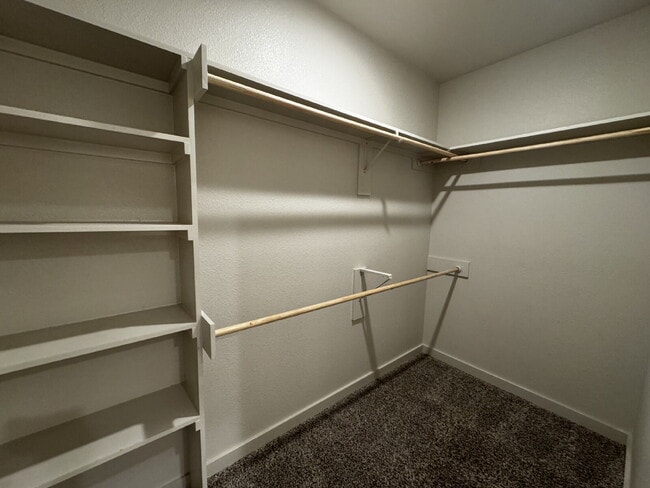Building Photo - Luxury Townhome in Abbey Glen Community!