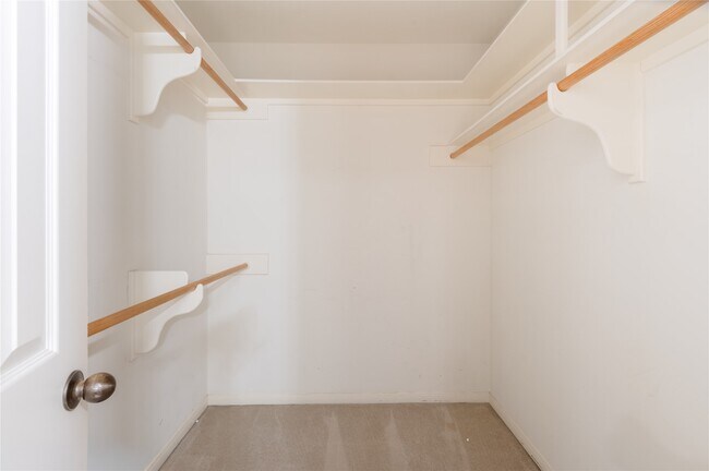Building Photo - 2232 Azalea Cir