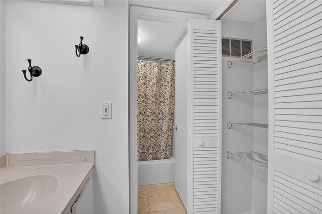 Building Photo - 13618 Greenfield Dr