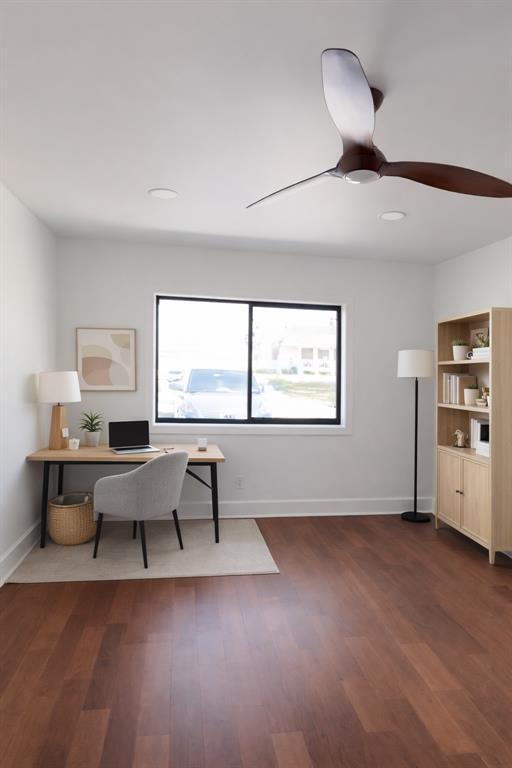 Building Photo - 2014 Pecan St