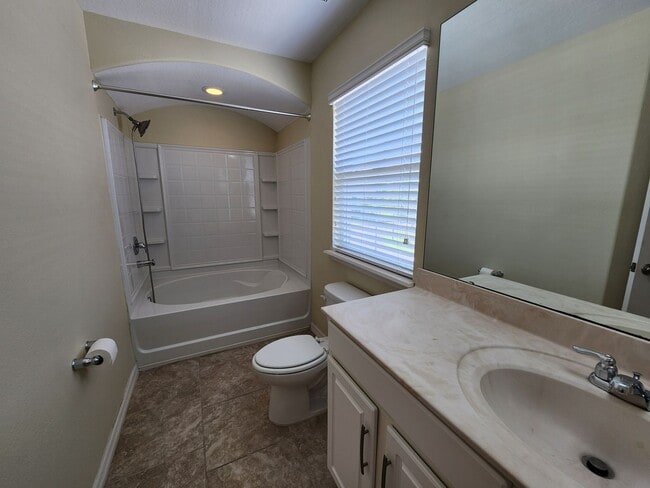 Building Photo - 2 bedroom furnished condo in Oceans Seven ...