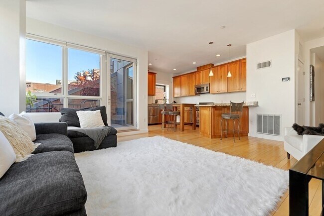 Building Photo - 99-105-105 Broad St