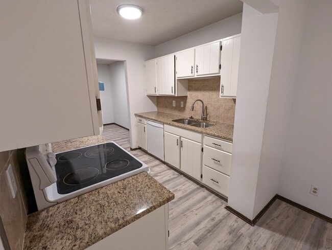 Building Photo - 362 W Eagle Lake Dr