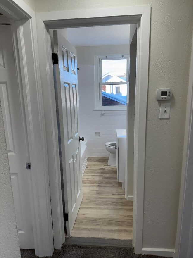 Building Photo - 525 14th Ave