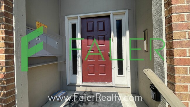 Building Photo - Freshly Updated 2nd Floor Condo