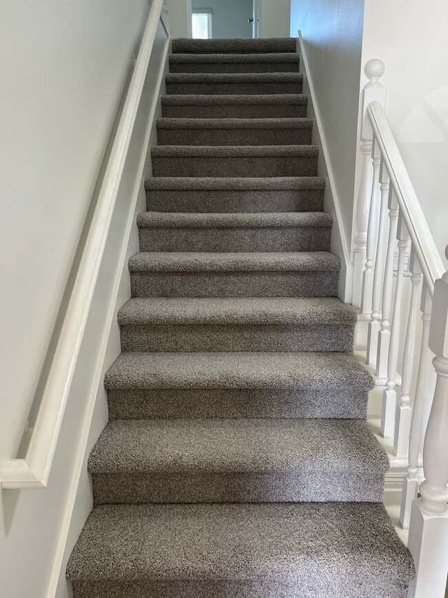 Building Photo - Moffett tract 5 bedroom home with pool in cul-de-sac