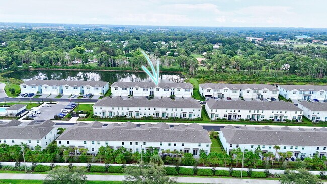 Building Photo - 5766 SE Edgewater Cir