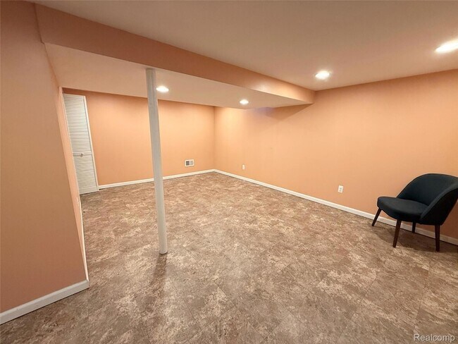 Building Photo - 24706 Bashian Dr