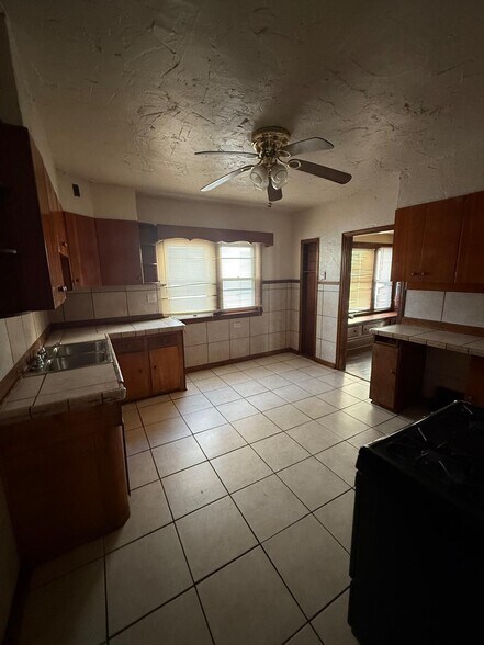 Building Photo - 11317 Nelson Ave