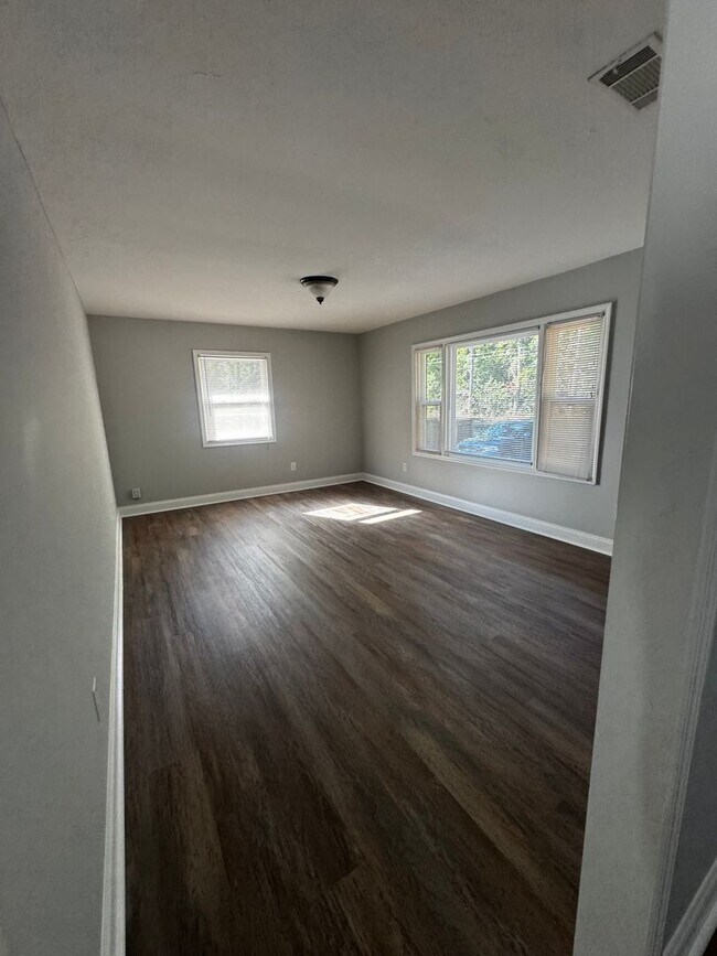 Building Photo - 1076 Corley Dr
