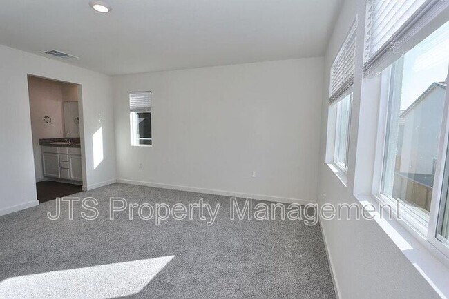 Building Photo - 2104 Shady Tree Cir