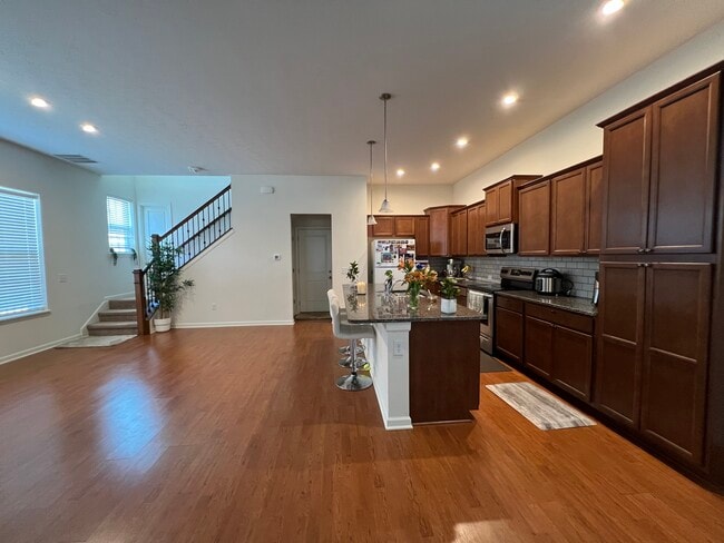 Building Photo - 843 Templeton Dr