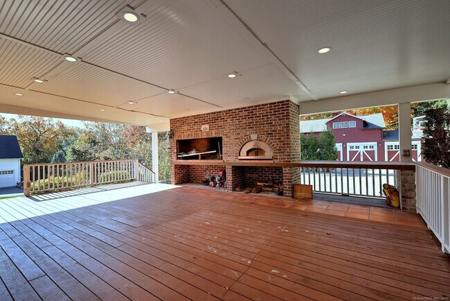 Building Photo - 1591 Huntington Turnpike