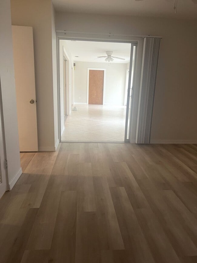 Building Photo - 2BR+Bonus Room/2 bathroom SFH on Venice Is...