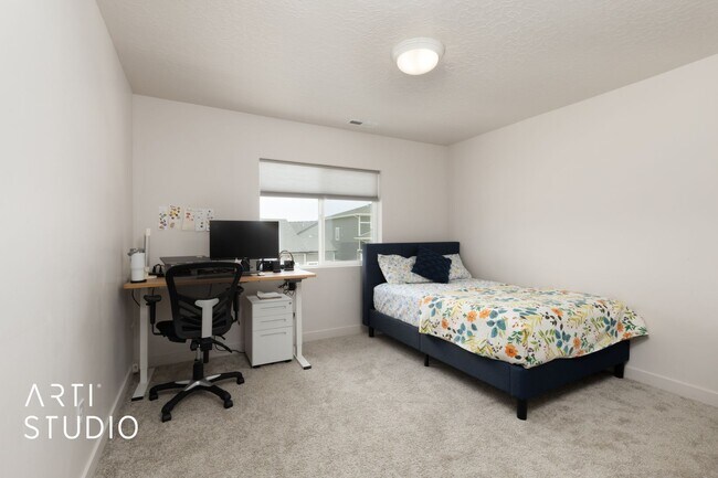 Building Photo - 2577 N Velvet Moon Dr