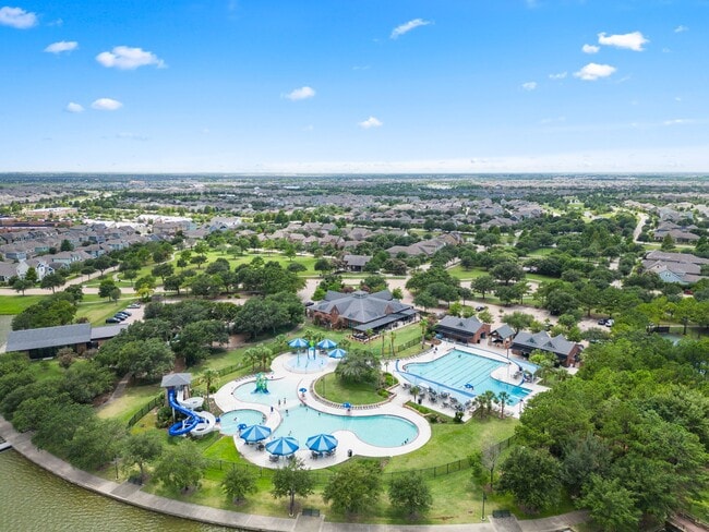 Building Photo - 17019 Seminole Ridge Dr