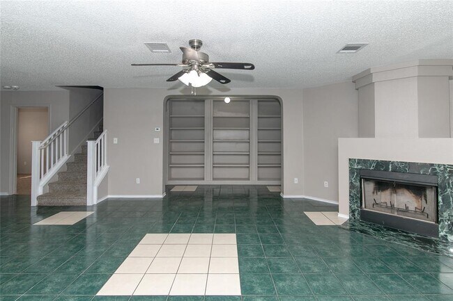 Building Photo - 12931 Heyerdahl Dr