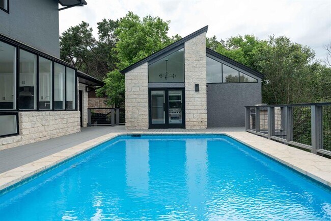 Building Photo - 1716 Bartoncliff Dr