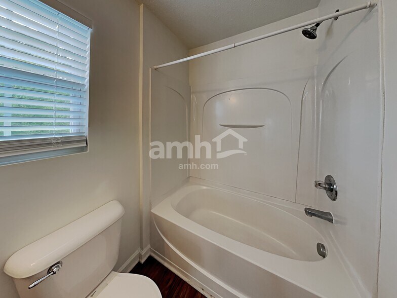 Building Photo - 417 Magna Dr