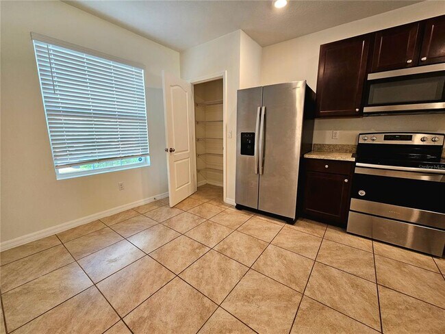 Building Photo - 9022 Wildflower Ln