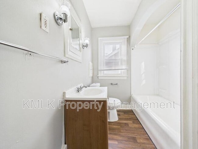 Building Photo - 918 Peckham St