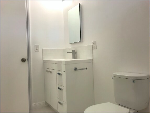 actual pic - 916 N Sweetzer Ave