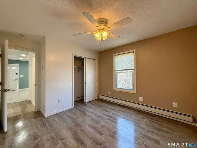 Building Photo - 8 Scott St