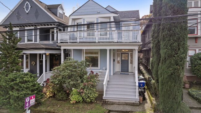 Building Photo - 2338 NW Hoyt St