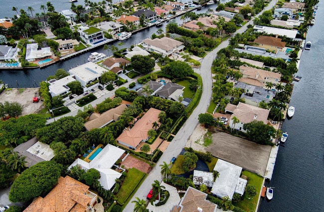 Building Photo - 2325 Barcelona Dr