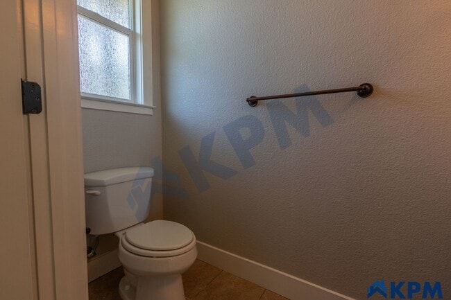 Building Photo - Updated 2-Story, 3 Bedroom 2.5 Bath Single...